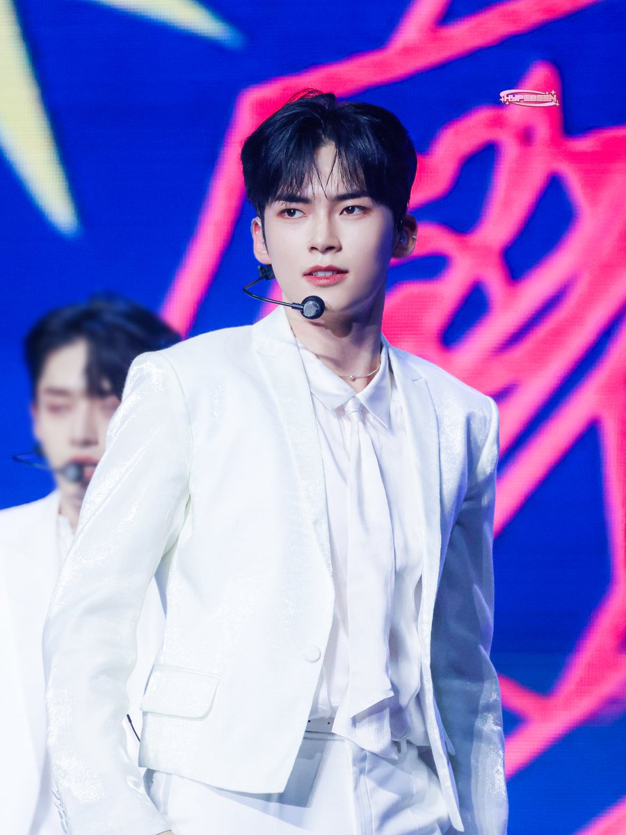hype_been__'s tweet photo. 230815 ZEROBASEONE FANCON

🤍🖤무대 위의 너의 표정은 정말 최고야🤍🖤

#제로베이스원 #ZEROBASEONE #ZB1 
#성한빈 #SUNGHANBIN #ソンハンビン https://t.co/c0DFcfnCrg