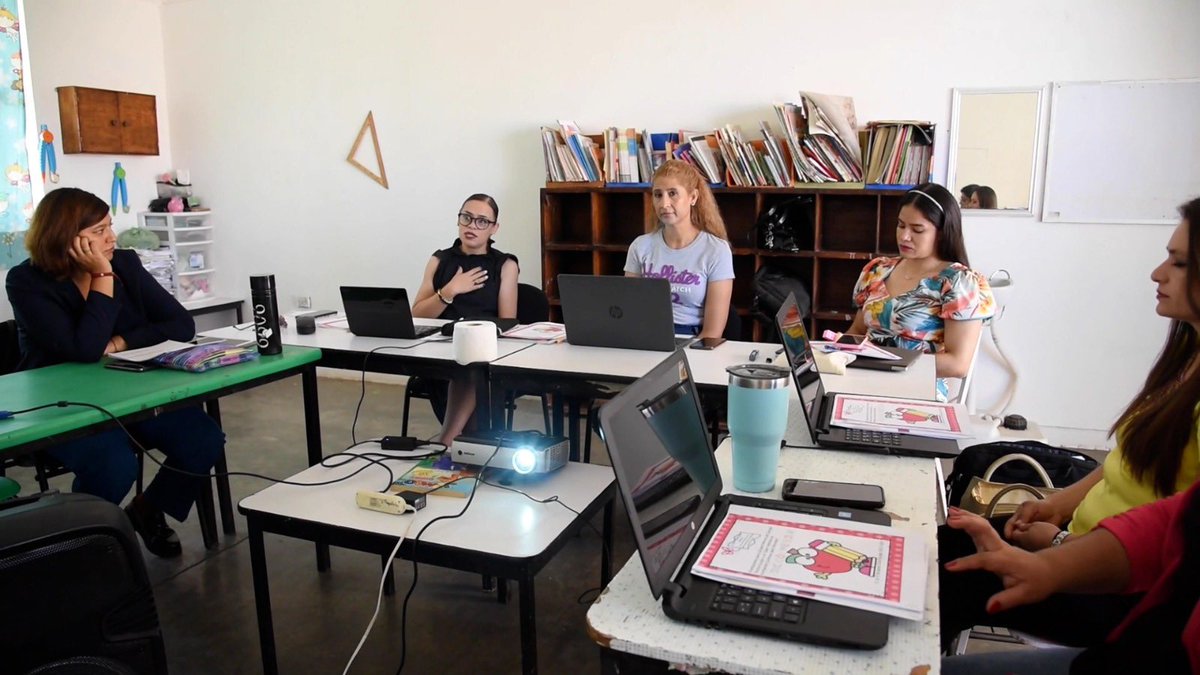 SEED_Dgo's tweet photo. 🧑‍🏫👩‍🏫 Al inicio de los Talleres Intensivos de Formación Continua, el subsecretario de Servicios Educativos, respaldó a los docentes. 

 Esta semana se revisarán:
✅ Nuevos libros de texto gratuitos.
✅ Los planes de estudio para el nuevo Ciclo Escolar.
✅ Planeación Didáctica. https://t.co/wInwMS11rz