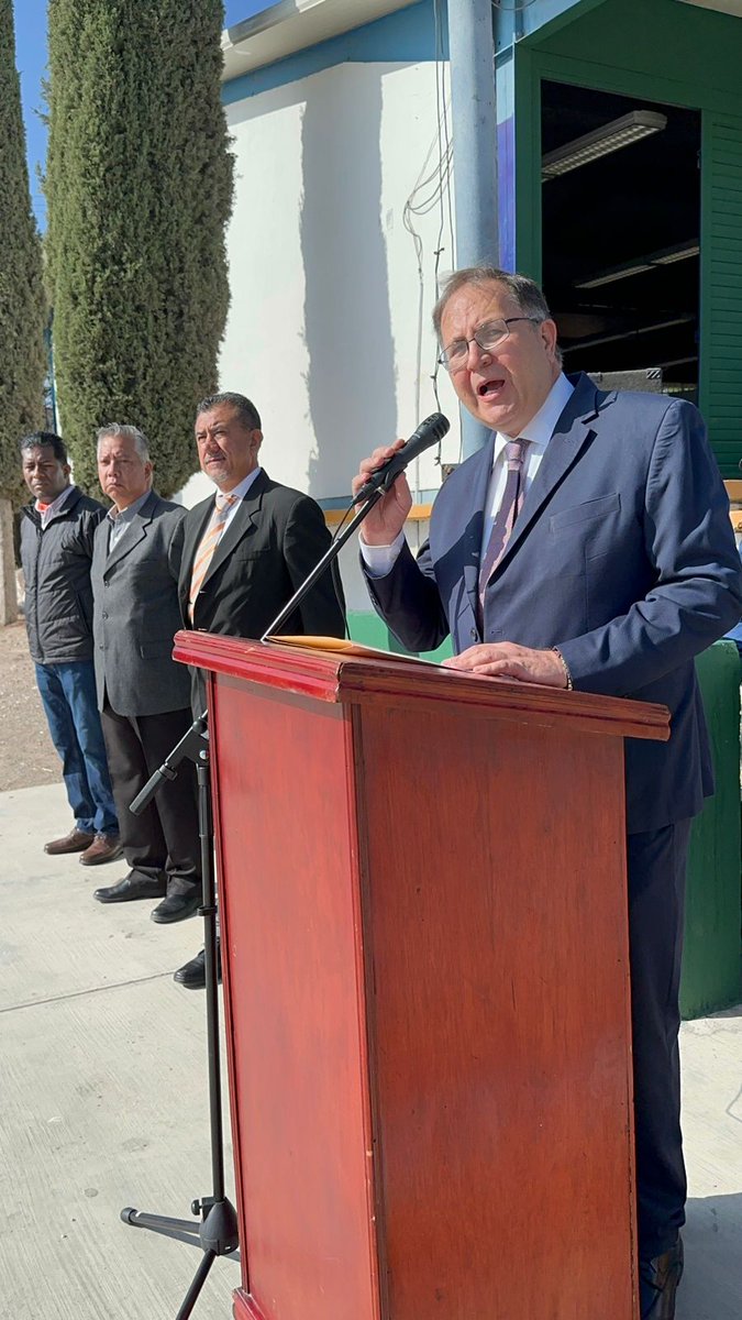CECyTESLP's tweet photo. #SomosCECyTE

El Lic. Luis Fernando Garza Guerrero, Director General de CECyTESLP, da la bienvenida a las y los estudiantes, al ciclo escolar 2023 -2024, deseándoles el mayor de los éxitos. https://t.co/ypd3XbW10N