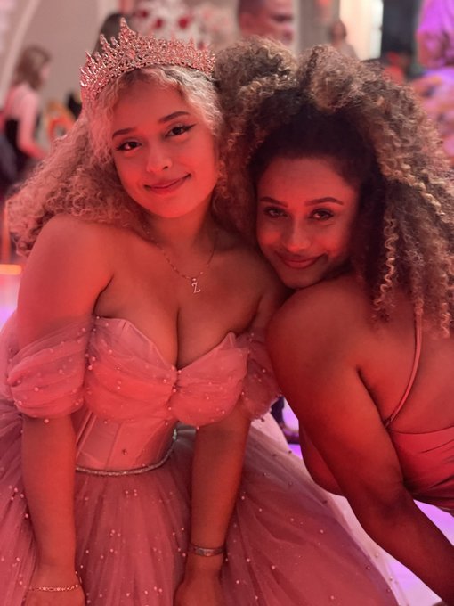 I was a Nina at this cuties quinceanera https://t.co/jNDi4Bqsg6