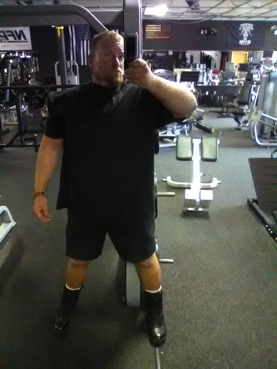 onedogclass's tweet photo. "ON ANOTHER LEVEL" #levelup #onanotherlevel #levelstothegame #superstar #northernlights #selfie #gym #model #modeling #thatlightingtho #rapper #singersongwriter #icon #entrepreneur #tourofthegyms #rockstar #allblack #alaskaartist #prince #swag
IG https://t.co/vdybOsjCpH https://t.co/4uYPsG01Dl
