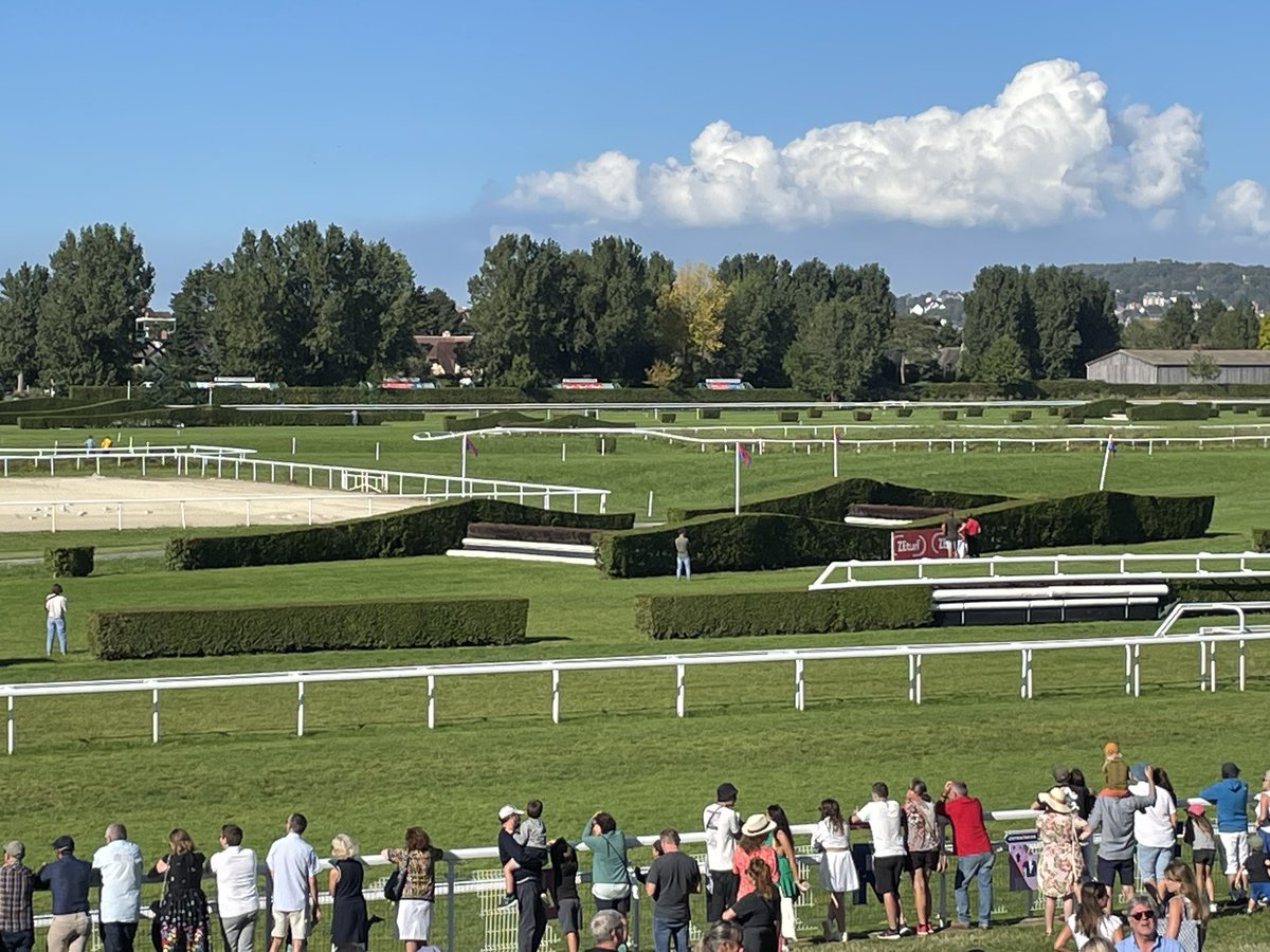 RacingBreaks's tweet photo. ☀️ 🇫🇷 Sunny afternoon at @hippoclairefont, a day after #Vandeek took the Prix Morny at Deauville-La Touques. 

Congratulations #MandarinBasc, winner of this evening’s Grand Steeplechase de la Ville de Deauville! 🏇 https://t.co/rrwMFVeknD