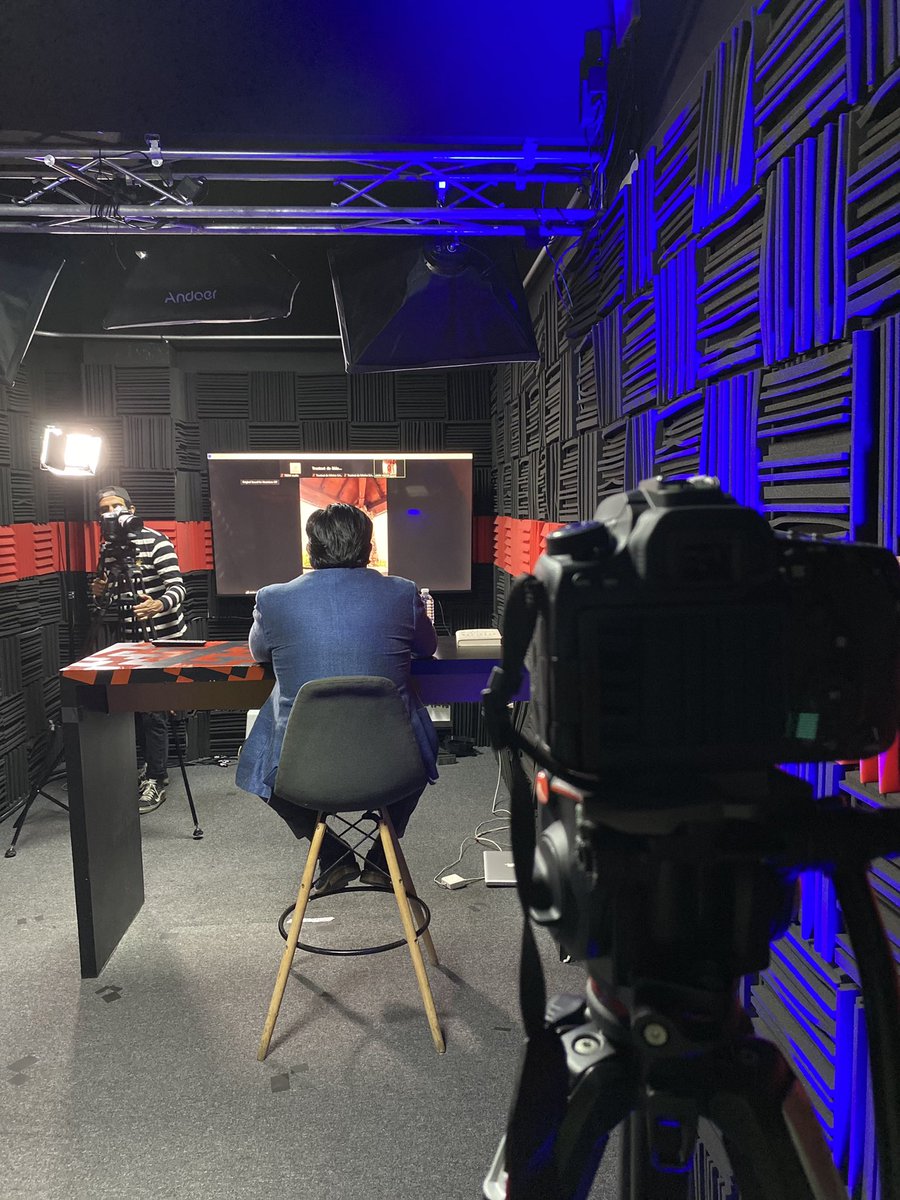 C_LVLMagazine's tweet photo. 📹 Nos encontramos en TSOM Studio grabando nuevo capítulo del programa Líderes al descubierto, de C-Level. @Anyerlab está entrevistando, vía remota, a un gran #líder que, desde España, impulsa la transformación de las organizaciones con visión humanista.

Pronto en cartelera 🎬 https://t.co/99dV9fggcW
