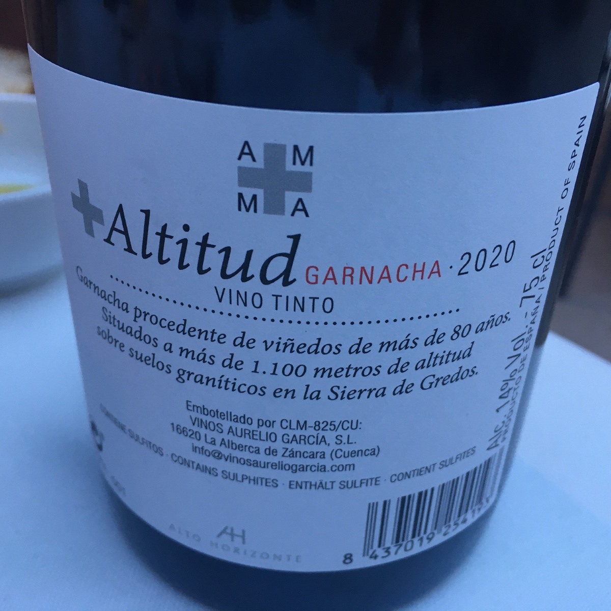 Malasanaamordis's tweet photo. En la Granja de San Ildefonso, muy recomendable @RteLaFundicion. Excelente todo: rulo de cochinillo con yuzu, ravioli de rabo de toro con salsa de foie, jarrete de lechal con toques árabes (salsa con ras al hanut), el postre chocolatoso y el vino.😋
¡Y un espacio muy bonito! https://t.co/USCx5FsyFy