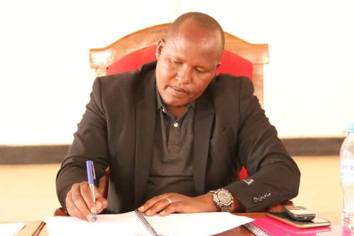 TanzaniaLeaks's tweet photo. BREAKING: Taarifa za hivi punde ni kwamba, Mbunge wa Ngorongoro, Shangai, anayepinga uonevu wa serikali na  Mwarabu, amekamatwa muda mfupi uliopita. Ifahamike, hii ni siku mbili kabla ya Rais Samia kukutana na Mtawala wa Dubai. Tunafuatilia kwa ukaribu na tutawajuza zaidi. https://t.co/lC8O0k1DkP