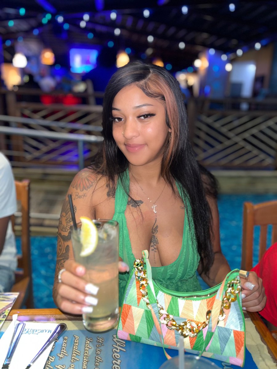 Brianadnae's tweet photo. TWENTYFINE 💚♌️ https://t.co/bZbdjQ0CCW