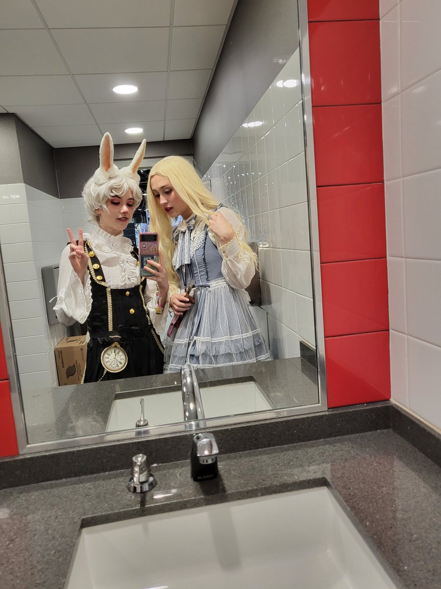 windupthing's tweet photo. me as bunny at anime magic also with @kananabread https://t.co/AwG6IG5hVO
