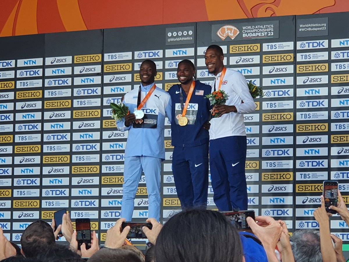 Franc3239's tweet photo. Champions 100 m https://t.co/deKBddO029