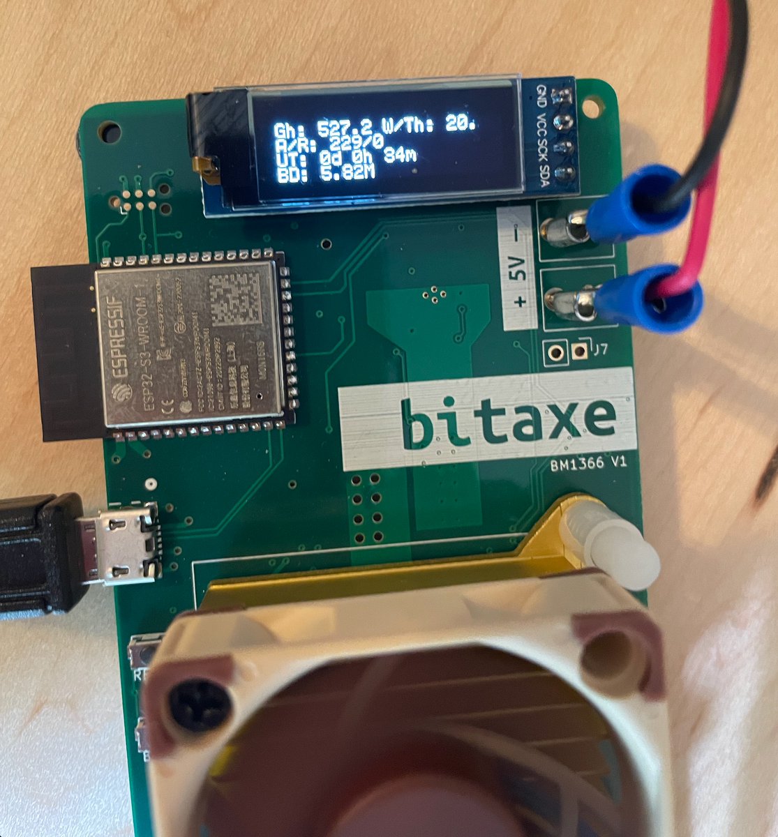 It's safe to say the bitaxeUltra is working! Single BM1366 ASIC (from the S19XP) running at 527 GH/s and 20 J/TH. Open source everything.

Massive props to the Open Source Miners United crew for figuring this one out!
