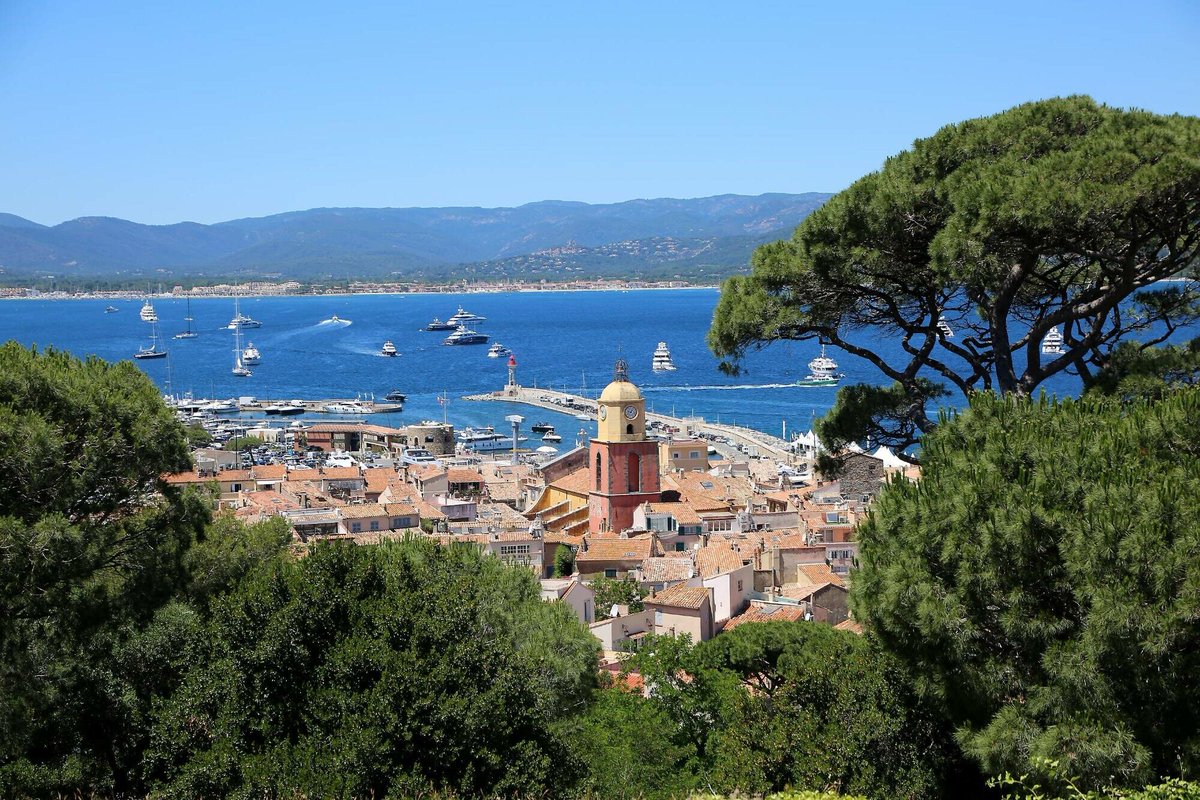 En vacances à Saint-Tropez, il s'endort sur la plage et laisse sa fille de 3 ans dans son van en pleine canicule
➡️ l.varmatin.com/YON