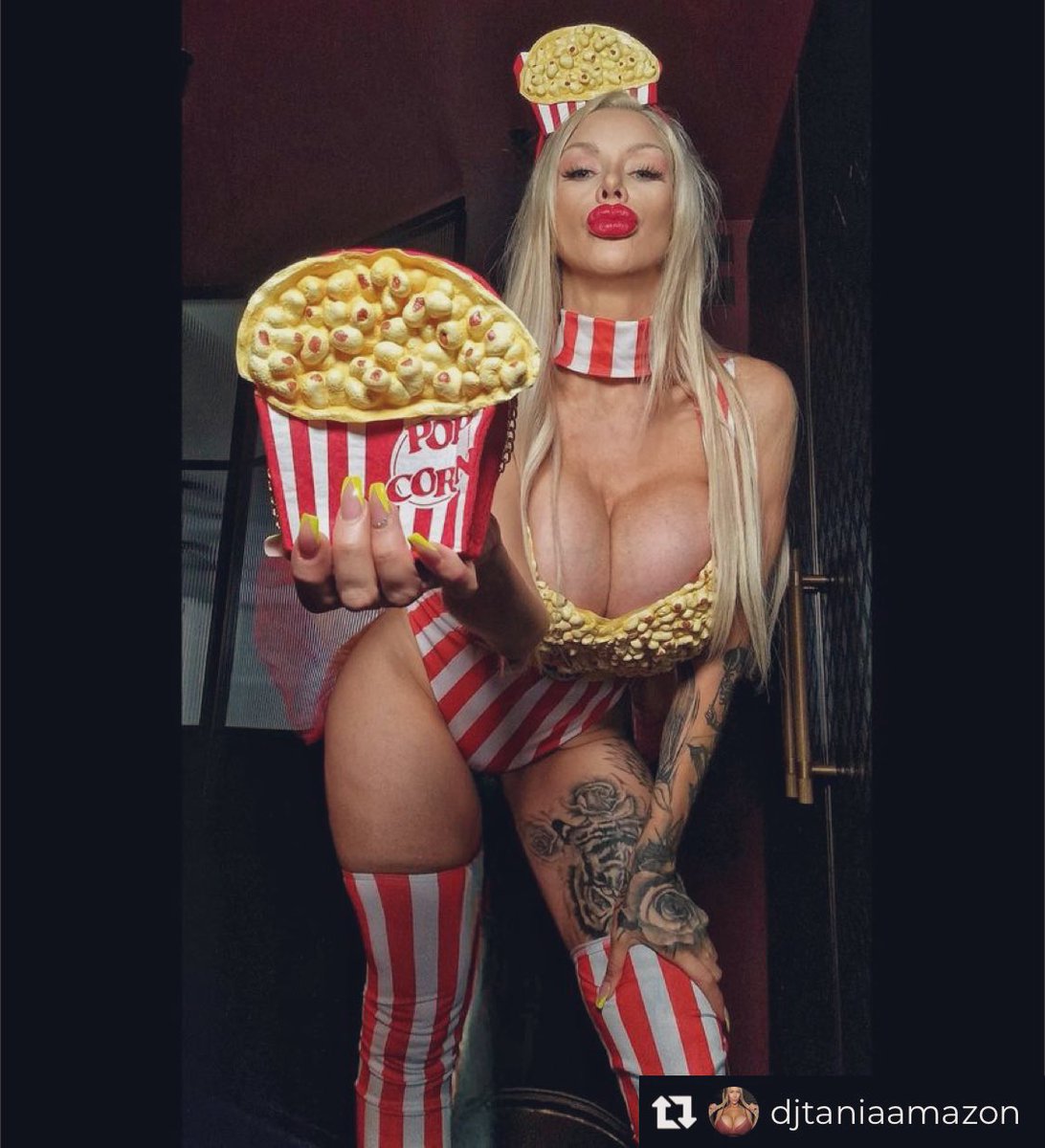 BRubberdom's tweet photo. Are you hungry tooπ€€ my pet human?
Would u like some popcorn πΏ, I know your Mentoress does π
For tonightβs ntertainment is you! π³ @djtaniaamazon π±ββοΈ π¬π§
#DJ ultimate #muscle #barbie trample then flex πͺπ½ dancing πͺ© queen ππ» #taniaamazon https://t.co/Sb7B1FtCSv