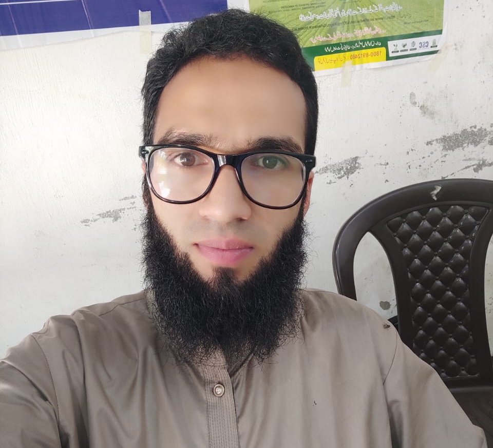 Inspiring story from Batnoor, Pulwama! 
A VLE in a remote village is making a big impact by assisting over 2000 beneficiaries each month with cash withdrawals through DigiPay AePs at his CSC centre. #DigitalIndia #FinancialInclusion 🙌💸