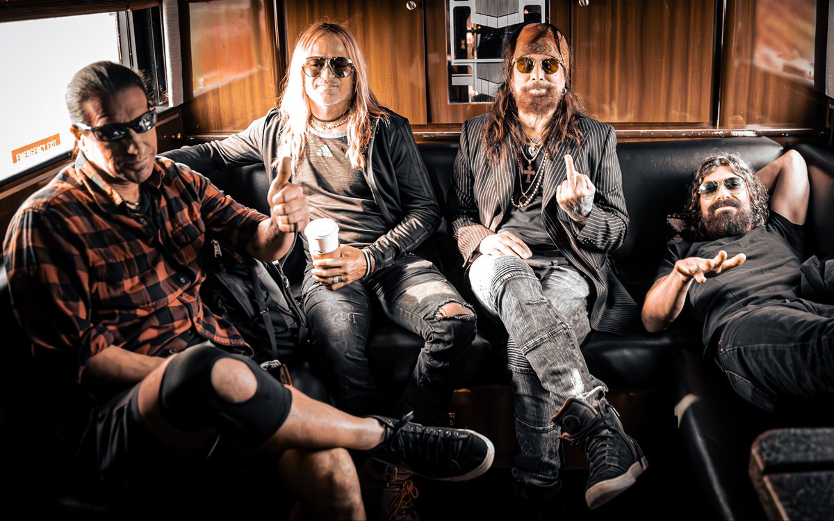 On the tour bus 🚌 excited to kick off the US and Canadian 2023 tour tomorrow 🔥🎸
.
.
.
.
#readytorock #thedeaddaisies #tour