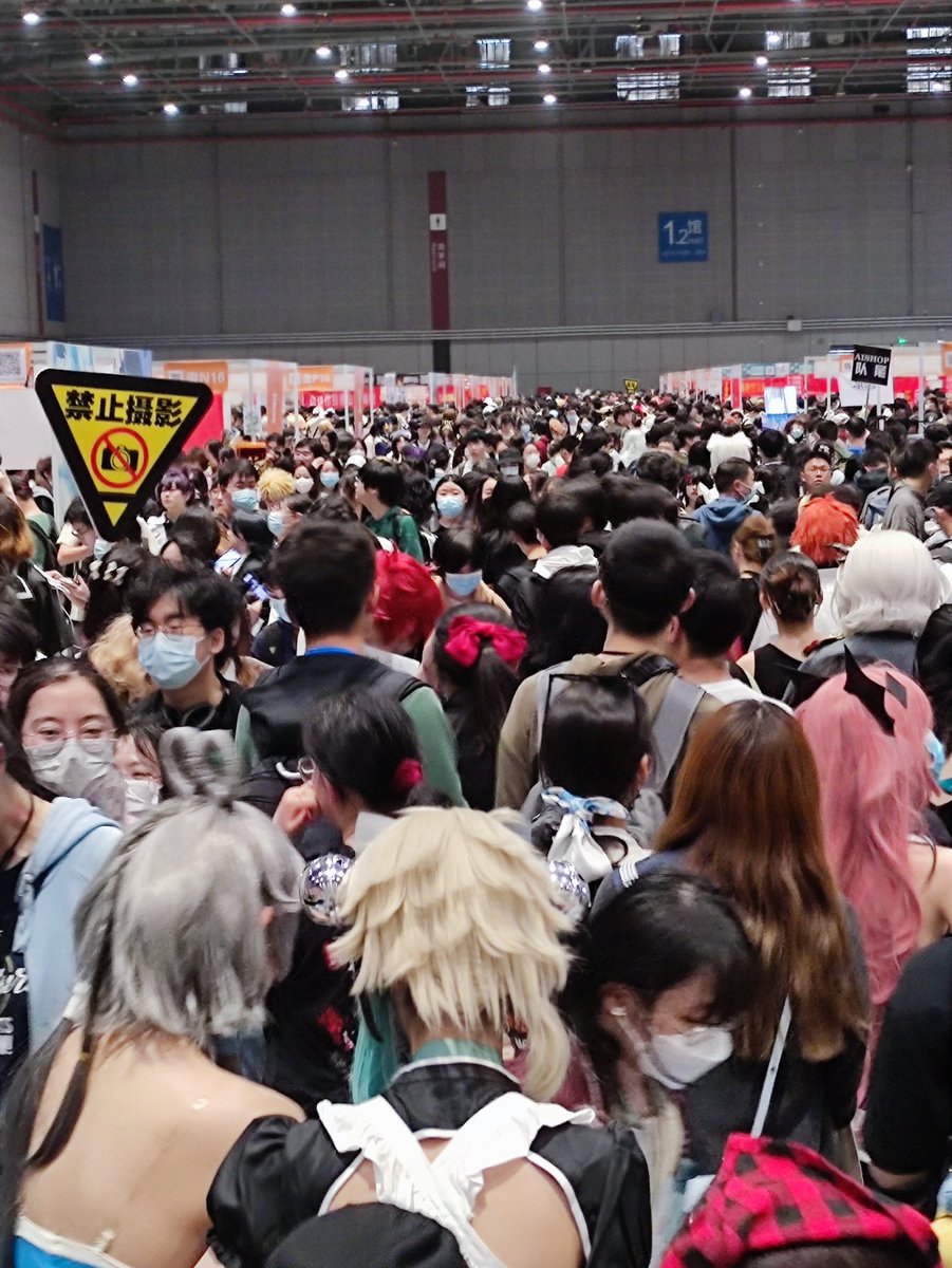 Bubbleioa's tweet photo. lots of people #cp29 https://t.co/Nz728Cqpus
