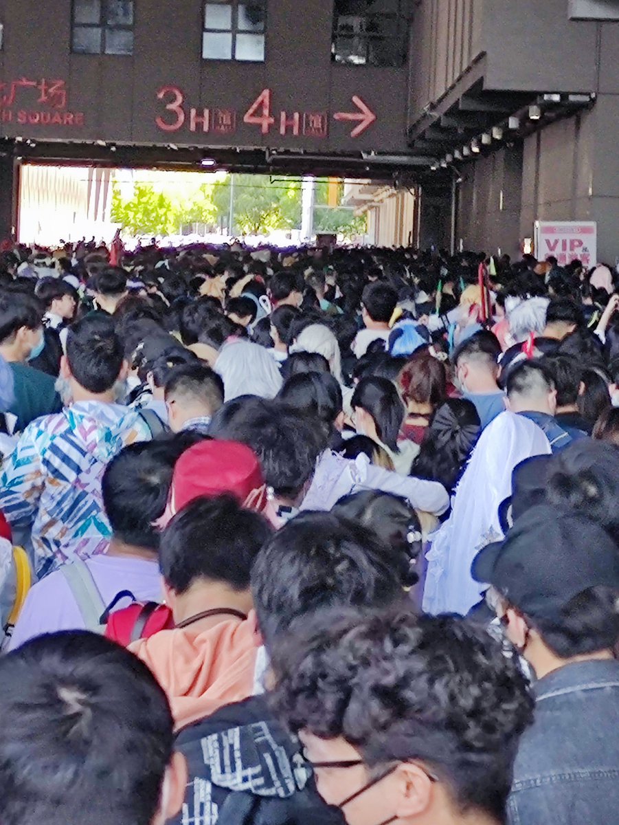 Bubbleioa's tweet photo. lots of people #cp29 https://t.co/Nz728Cqpus