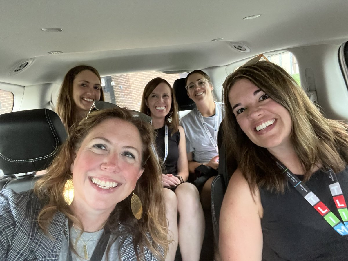 WSDR4Supt's tweet photo. First Day of School fun!  💙💛#DeepDeepDownDown #WeAreWentzville @AP_HoltHammond  @HoltPrincipal @WMSIndians @WSDinfo https://t.co/ejTTzYwQUq