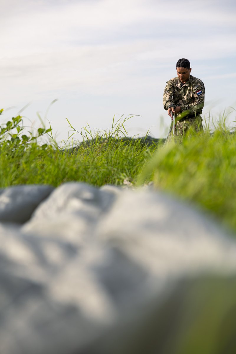 MARFORSOUTH's tweet image. Reconnaissance #Marines with @marforres and special operations marines from partner and allied nations parachute during low level static line training for #UNITASLXIV at Cartagena, Colombia, July 18, 2023.

#Readiness | #StrongerTogether | #EnduringPromise