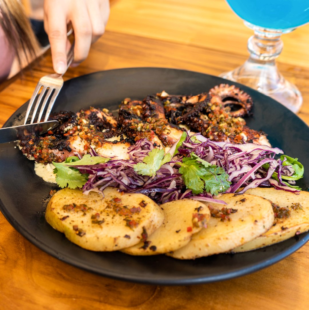 Platillos del mar que son una delicia para el paladar.🤤

Te esperamos de 🕦 8:00 am a 10:00 pm, todos los días.
📍 Rafael E. Melgar. mza 2, Puerto Morelos.