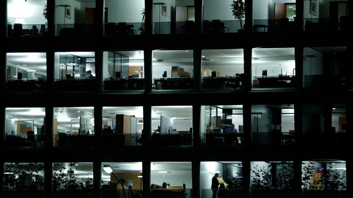 GradLeaders's tweet photo. "Companies can drop degree requirements, but they still don't know how to hire without them"
#workplacetrends #paperceiling
https://t.co/1yRaYc3oeK https://t.co/EgO18CFb1H