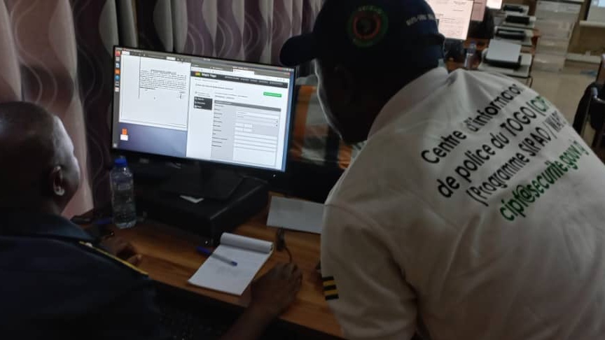 Joint training by the #WAPISProgramme and the Centre d'Information Policière du Togo 🇹🇬. 

🚔 An important step in the country's journey to sharing critical police information, allowing trained national officers to search INTERPOL's databases directly from a WAPIS station.