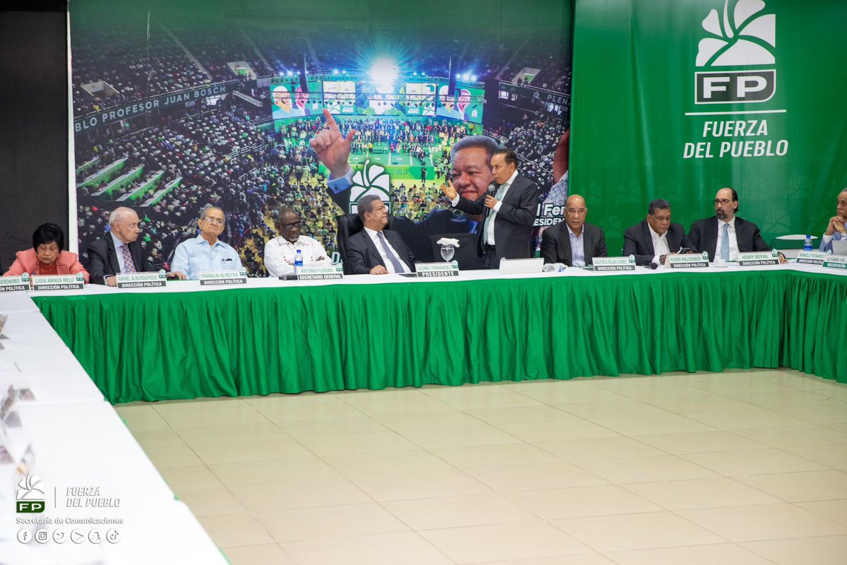 keylaReyna04's tweet photo. En la Fuerza del Pueblo, estamos comprometidos con un futuro brillante para la República Dominicana. 💪 Guiados por el liderazgo inspirador del presidente @LeonelFernandez, trabajamos incansablemente para construir un camino de progreso y prosperidad. En nuestra reunión de la Dirección Política, evaluamos estratégicamente los pasos hacia el 2024. ¡Juntos forjamos un horizonte prometedor! 🌟 #FPComunica #FuerzaDelPueblo 🇩🇴📈 #KeylaReyna🇩🇴 #FelizLunesATodos 😘   @fpcomunica @LeonelFernandez