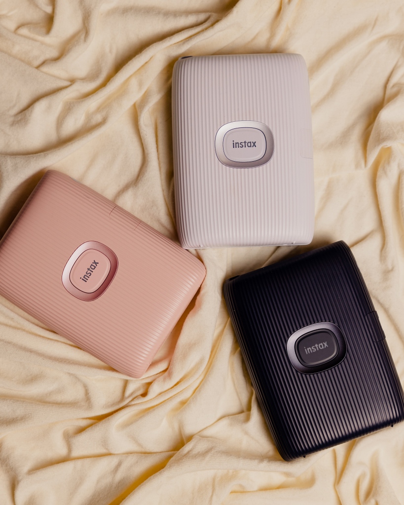 instax's tweet photo. If we like it, we’ll just grab it another colour 🥰🥰🥰
.
.
#DontJustTakeGive
#InstaxMiniLink2
#CreativityIsInTheAiR https://t.co/ud9CGWg5Az
