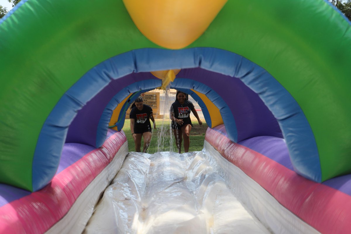 hchawks's tweet image. Were pretty sure the Hawks Cheerleaders had the most fun during the Dreams Week Block Party on Friday!📣🎉👏
#Hawkcheer #Hawkathletics