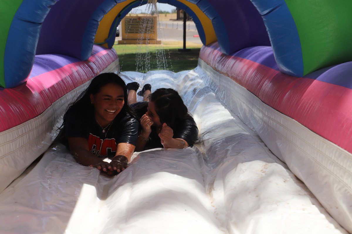 hchawks's tweet image. Were pretty sure the Hawks Cheerleaders had the most fun during the Dreams Week Block Party on Friday!📣🎉👏
#Hawkcheer #Hawkathletics