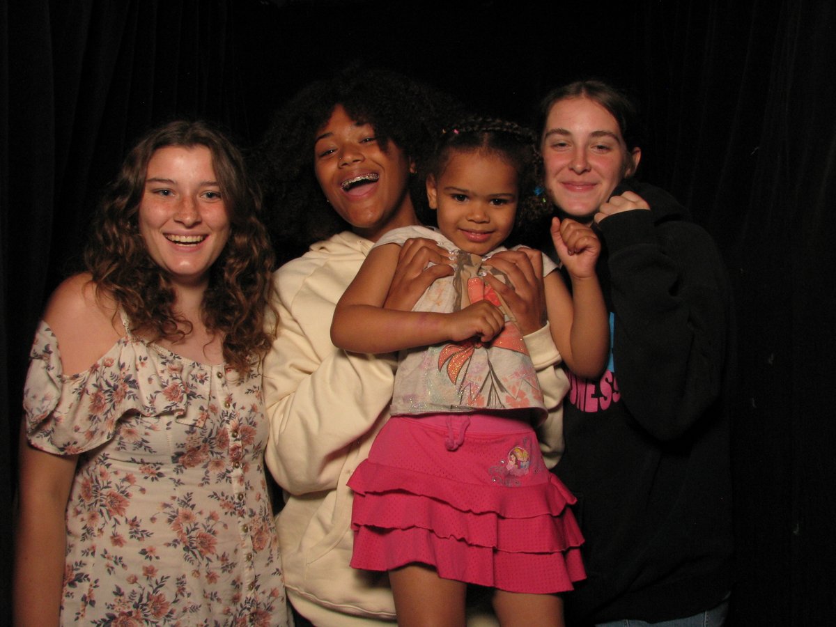 ShutterBoothDet's tweet image. Congratulations Brooke! Throw that cap off!🎓 🤩
.
shutterbooth.com/photo-booth-re…
.
.
#Graduation #Classof2023  #ProudGraduate #GraduationDay #GradLife #GradCap #Diploma #FutureGoals #DreamBig #NewBeginnings