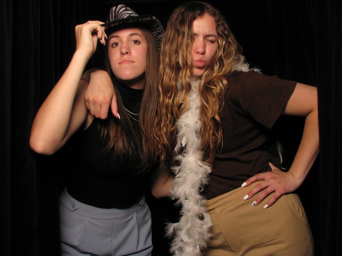 ShutterBoothDet's tweet image. Congratulations Brooke! Throw that cap off!🎓 🤩
.
shutterbooth.com/photo-booth-re…
.
.
#Graduation #Classof2023  #ProudGraduate #GraduationDay #GradLife #GradCap #Diploma #FutureGoals #DreamBig #NewBeginnings