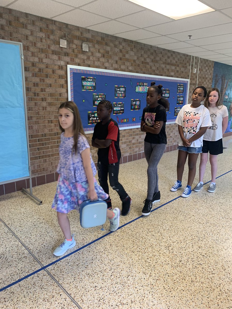 Ready for their #FirstDayFairfax at <a href="/FortHuntES/">Fort Hunt Elementary</a>