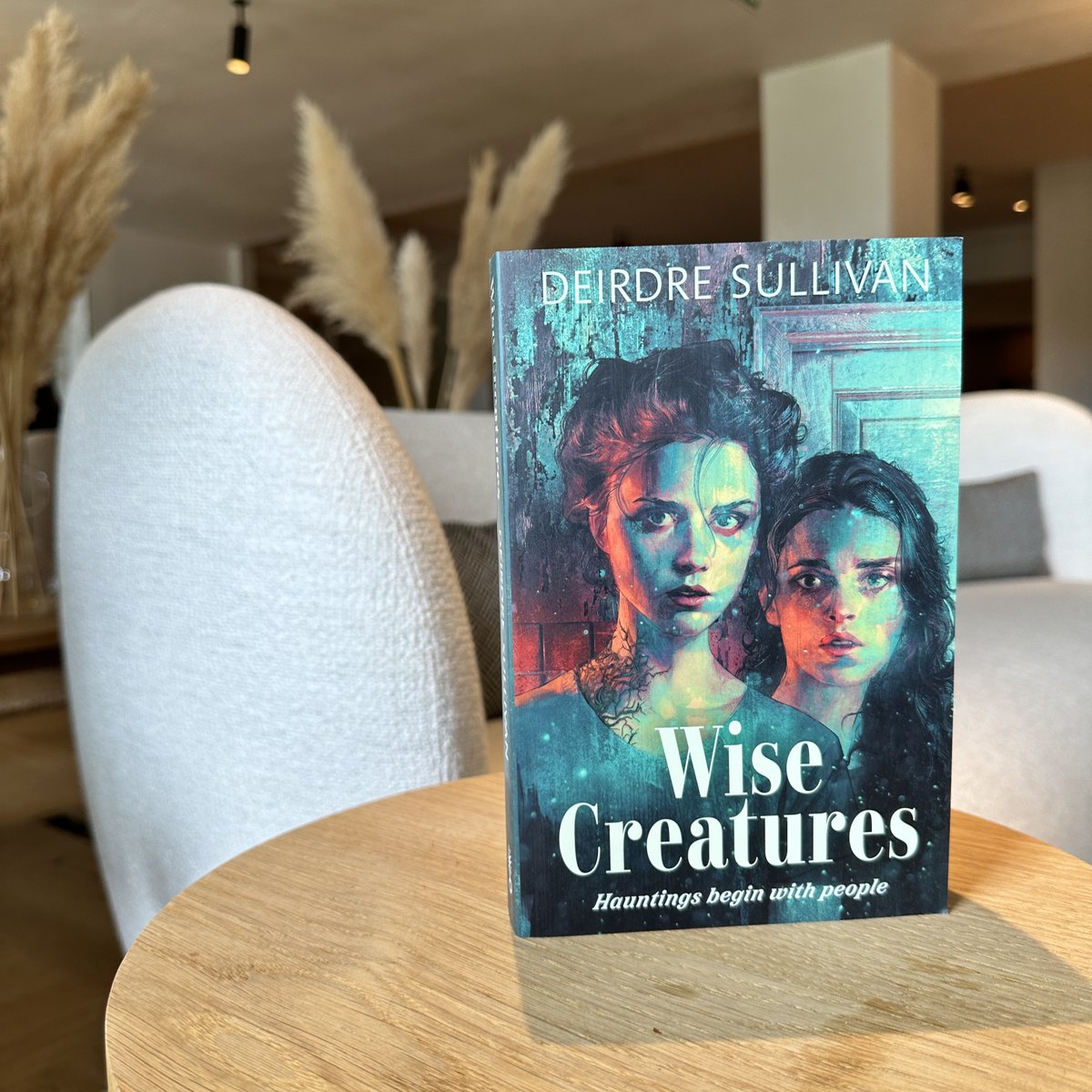 HotKeyBooks's tweet photo. 'I always thought that hauntings began with houses. They don't, of course. It's people, isn't it? They begin with people.'

#WiseCreatures by award-winning @propermiss is a haunting psychological horror that will send chills up your spine... out September!
https://t.co/yt5onw9HXL https://t.co/3JrXaiF2x5