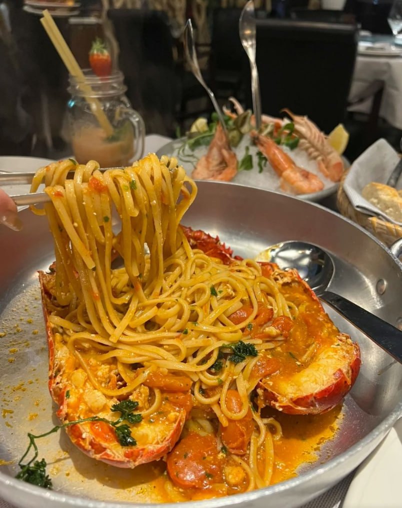 The noodles are smooth, the lobster meat is firm, very good, I like it