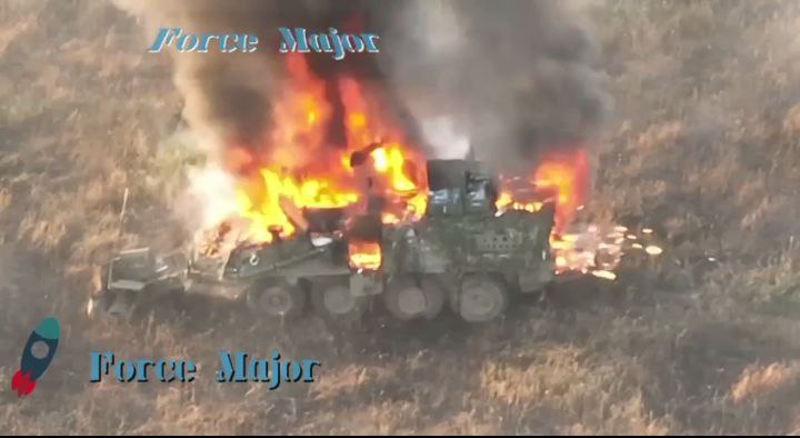 breakinglv's tweet image. 🇺🇦 Okupantu iznīcinātais Ukrainas armijas bruņutransportieris &quot;Stryker&quot; pie Robotine.
#Robotine #Zaporižja #Ukraina #krievija