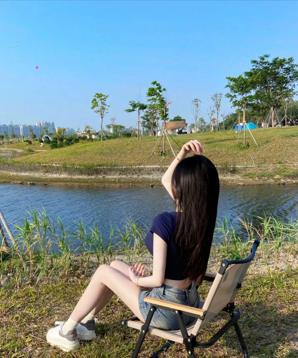 aph52011's tweet photo. Sometimes, we are not waiting for someone or something, but for time, waiting for time to change ourselves. https://t.co/hFomuCI4eT