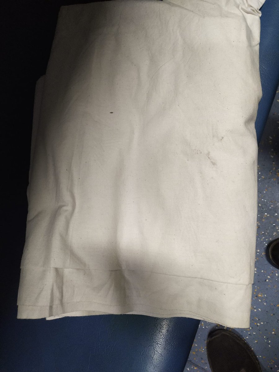 Raviyosingh's tweet photo. @RailMadad @RailMinIndia @RailwaySeva @AshwiniVaishnaw @narendramodi @EasternRailway 
Hello Railway My PNR Num se 2747292971 Service of this train is totally bad just look at the bedsheet and pillow cover looks very dirty I was never expecting this from railway https://t.co/c8vsnSHR4Z