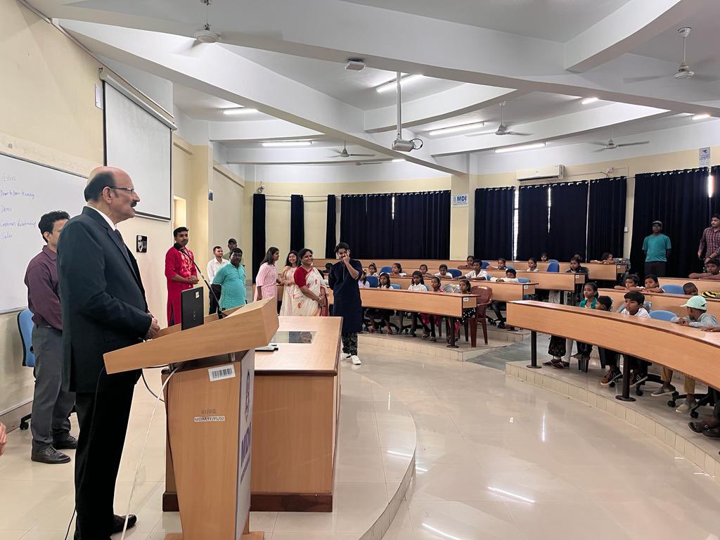 Prayas_mdim's tweet photo. It was a day inundated with the colours of invaluable laughter, abundant zest and heartfelt elation as precious little guests from adjoining villages graced our campus to join us for Team ‘PRAYAS’ Independence Day celebrations.
#IndependenceDay https://t.co/DBfAAUQ3cs