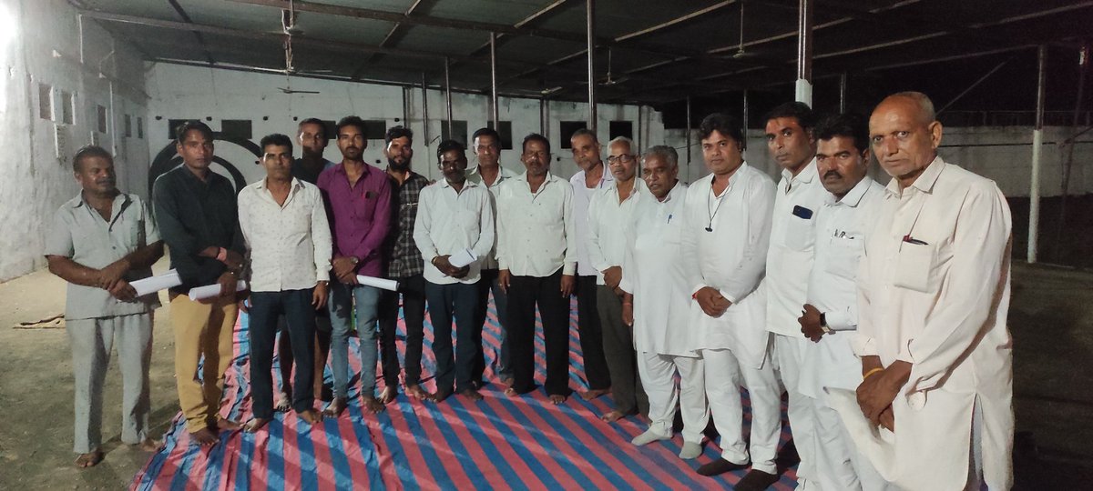 ravindrapuri7's tweet photo. #फिर_एक_बार_भाजपा_सरकार
*भाजपा गरोठ मण्डल के शक्तिकेंद्र बर्डिया अमरा की बैठक आज बर्डिया अमरा में संम्पन्न हुई ।*
बैठक में आगामी करणीयकार्य के साथ विभिन्न मुख्य बिन्दुओं की जानकारी सांझा की गई। https://t.co/f8kZiTb6rU