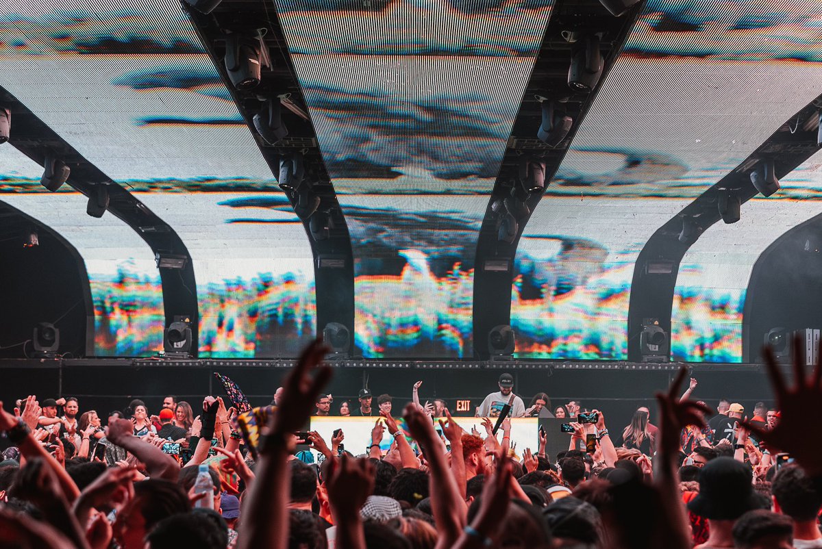 FIRST TIME IN LA WAS A DREAM 🤯

played for one of my fav crowds at a bucket list venue <a href="/academy__la/">Academy LA</a> warming it up for one of my biggest inspirations <a href="/Subtronics/">✨SUBTRONICS✨</a> ❤️

Wholesome night all around 🥲

📸: @onevisionfilms