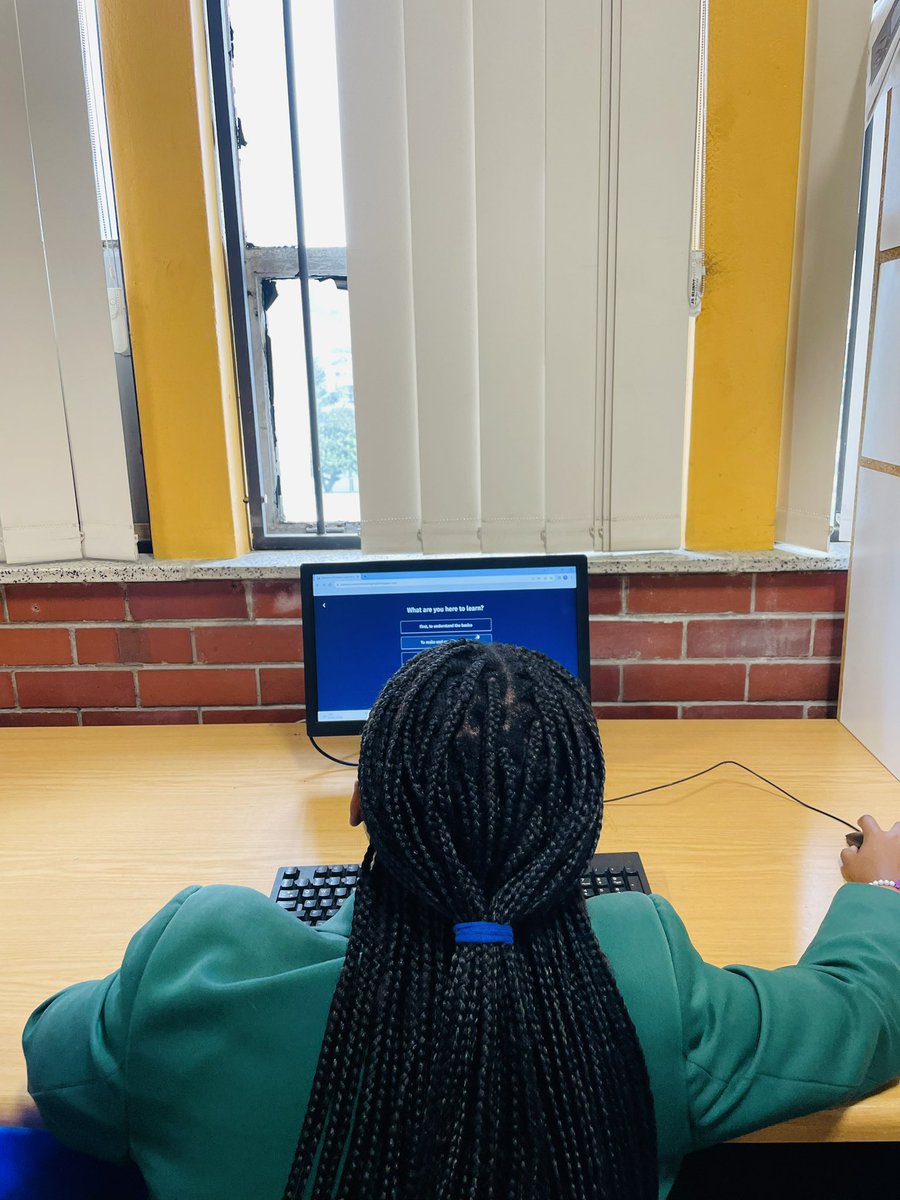 Hack4Dev's tweet photo. Today at Rhodes High School for the The Dawn of Data Stars programme✨
#hack4dev https://t.co/gKZJkkMwLD