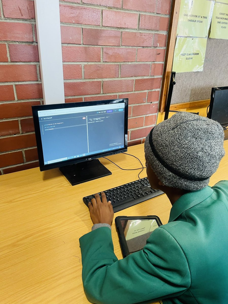 Hack4Dev's tweet photo. Today at Rhodes High School for the The Dawn of Data Stars programme✨
#hack4dev https://t.co/gKZJkkMwLD