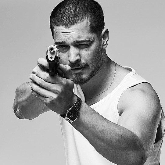 Çağatay Ulusoy, Ay Yapım’ın Fox Tv için hazırladığı, yönetmen koltuğunda Sinan Öztürk’ün oturduğu, senaryosunu Hürer Ebeoğlu’nun yazdığı “Gaddar” dizisiyle anlaştı.