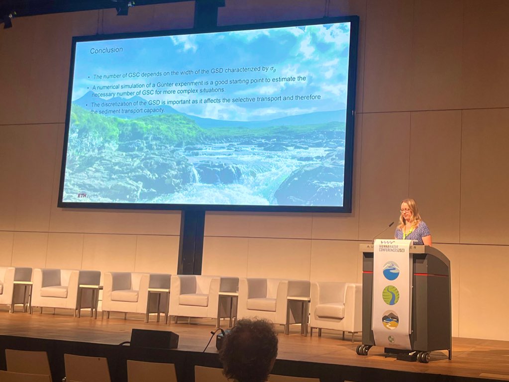 VAW_hydraulics's tweet photo. Awesome presentation by research engineer Seline Frei on the Effect of Grain-Size Distribution Discretization in #Morphodynamic #Simulations with Mixed-Sized Sediment https://t.co/O4wX8YZyCv