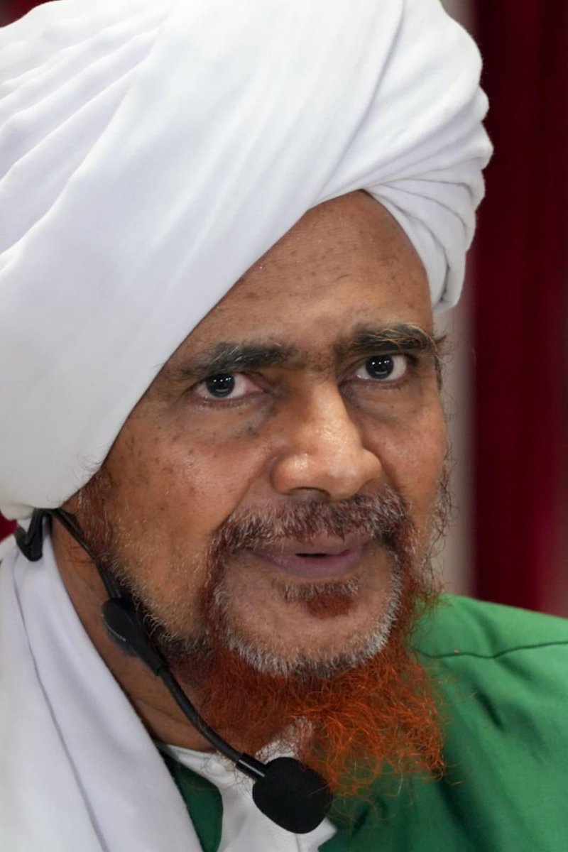 CintaRasulAllah's tweet photo. Al-Habib Umar Bin Hafidz 
Dars Subuh pagi
Mengijazahkan untuk kita membaca ;

لا اله الا الله الملك الحق المبين 
Sebanyak 100× setiap hari kemudian di tambahkan 
محمد رسول الله صادق الوعد الآمين

Laaila haillalah al malikul haqul mubbin

Muhammadur Rasulullah Sodiqul Wa'dil Amiin https://t.co/swlf8wSHFH