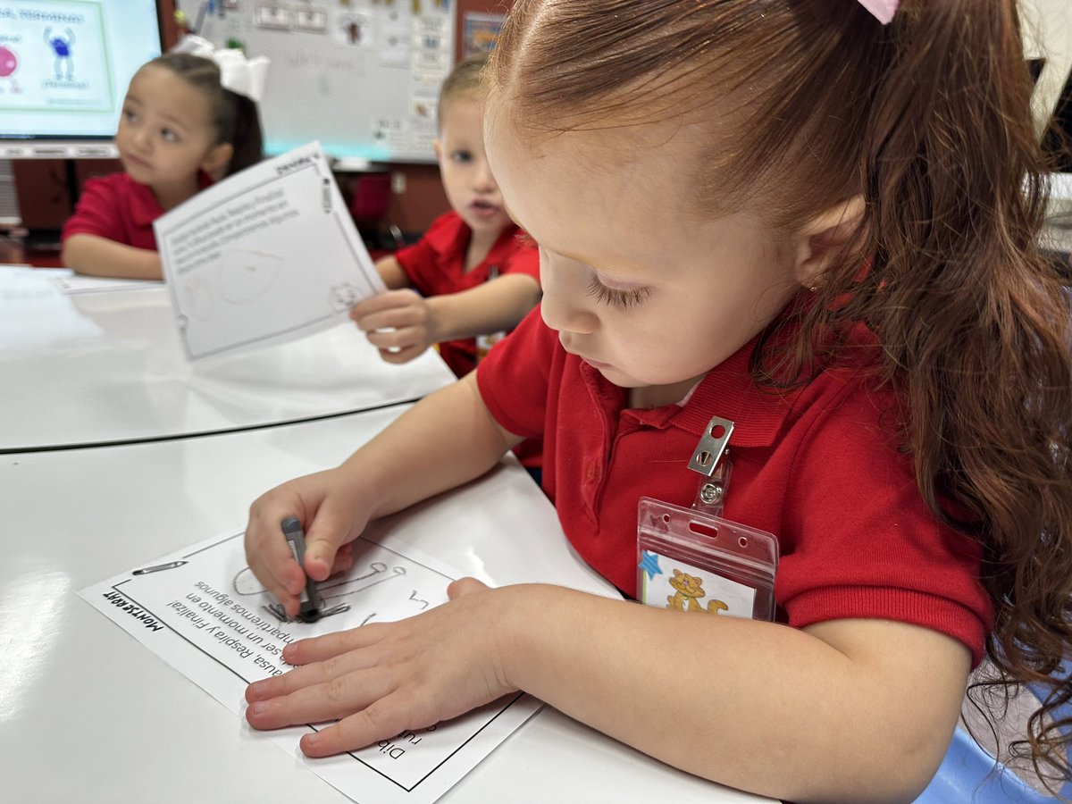 MarthaAcquaviva's tweet photo. Being a digital citizen is saying goodbye to our technology with 3 easy steps: pause, breathe, & finish up! Our PK3 Teddy Bears learning & reflecting on what it means to be amazing digital citizens. π§ΈβπΌπ»#digitalcitizenship @YsletaISD @YISDInnovLearn @CommonSenseEd #startsatYPK https://t.co/P4HU2sVSnZ