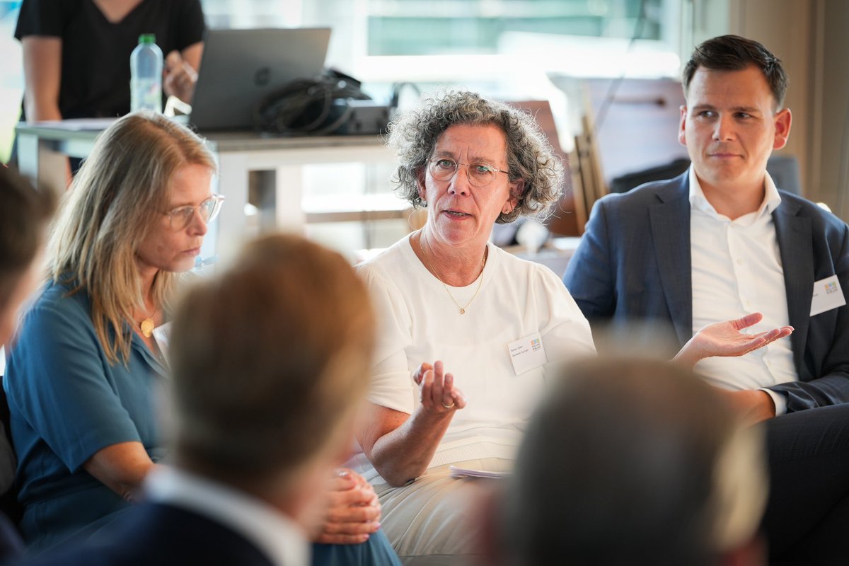 Op bezoek in Langeraar. De regio Holland Rijnland wil 30.500 woningen bouwen t/m 2030. Om aan vitale gemeenschappen te kunnen blijven bouwen, moeten dorpen ruimte krijgen voor een straatje erbij. Er kan zoveel meer, zonder afbreuk te doen aan de natuur en het open landschap.