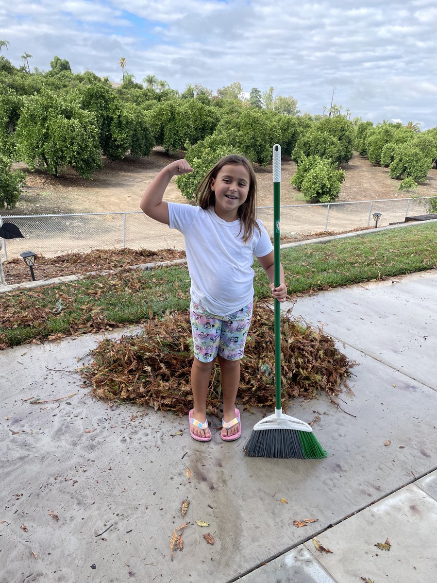 michaelramos's tweet image. Papa’s helper ! Thank you Summer. ❤️😊#stormcleanup