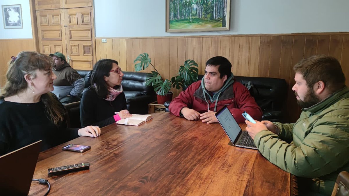 🌧️ Seguimos en terreno monitoreando el #SistemaFrontal en las comunas más afectadas de la región de #OHiggins 

🔹 Seremi de Gobierno, Patricia Torrealba, junto a su par de Medio ambiente, Giovanna Amaya, se reúnen con el alcalde de #Peumo Carlos Aliaga para seguir monitoreando.