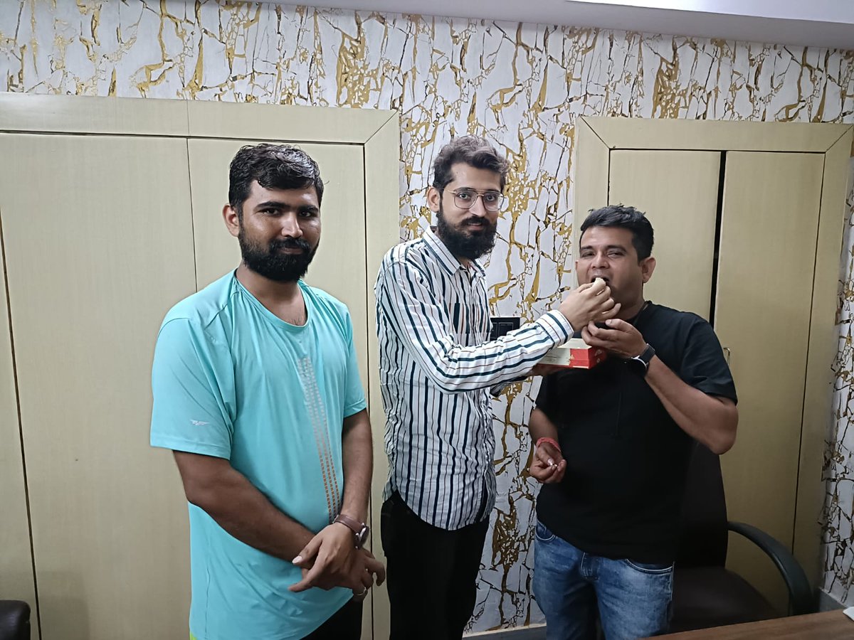 <a href="/Lalitverma510/">lalit kumar</a> जी हमेशा सच की बेरोजगारों की आवाज उठाते है आपने देखा भी था कि bstc की कितनी आवाज बुलंद की थी ,समिति ने कल ललित जी को धन्यवाद देकर मान-सम्मान किया और निवेदन किया कि जैसे हमारी आवाज बुलंद की वैसे सभी बेरोजगारों की आवाज उठाना sir.