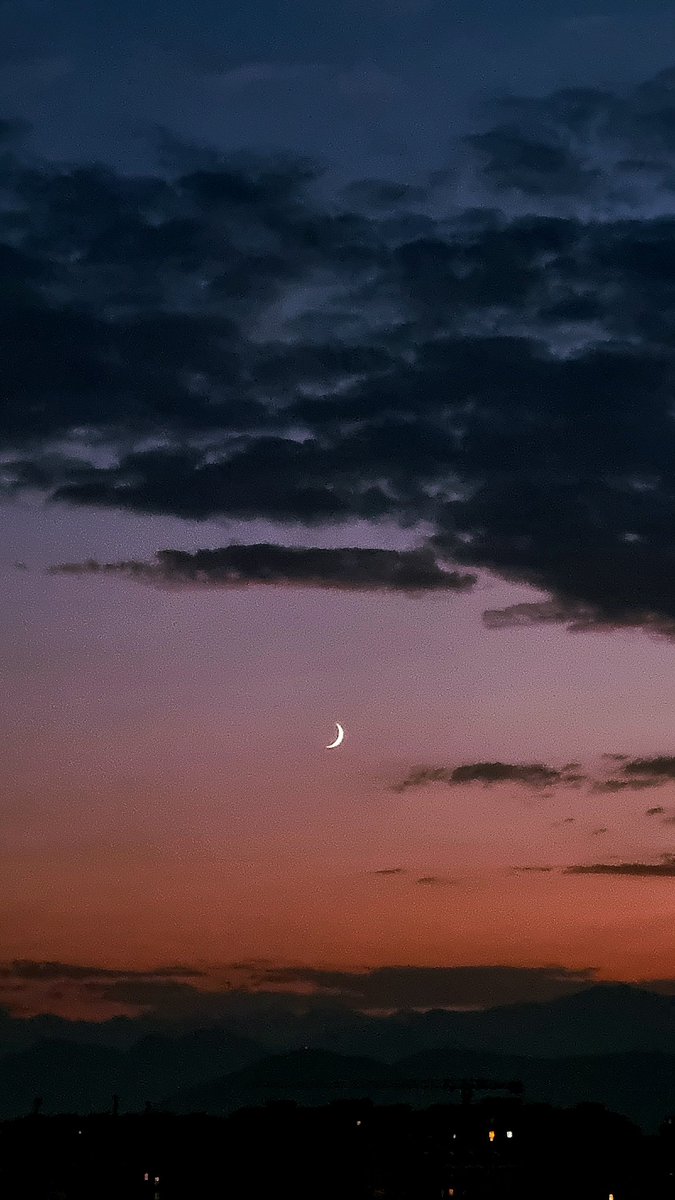 LILITH24595979's tweet photo. "Parlami nella lingua che esisteva prima del mondo. La luna tradurrà per me".
(Fabrizio Caramagna)
(📸mia) https://t.co/3r98Q0Atd3